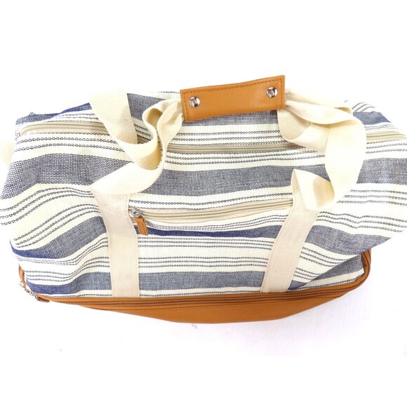 Over Night Weekender Bag with bottom shoe compartment DSW preowned - Picture 2 of 5